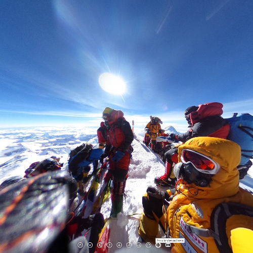Una Theta S sul tetto del mondo, per un ricordo a 360°