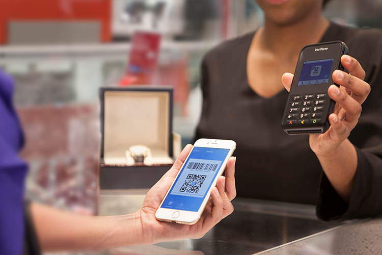 Nel negozio con POS Verifone, passare alla cassa diventa un ricordo