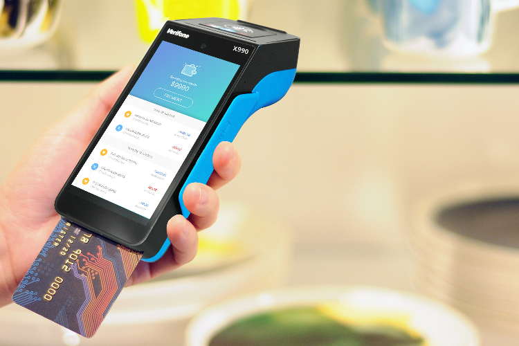 Al POS senza fili Verifone attacca servizi per il cliente