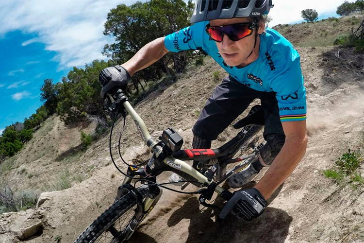 Con il supporto ideale per l’action cam, ogni pedalata diventa un’avventura