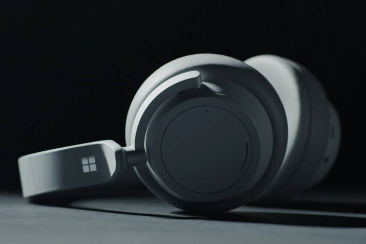 Con gli auricolari Microsoft è pronta ad alzare il tono della sfida Surface