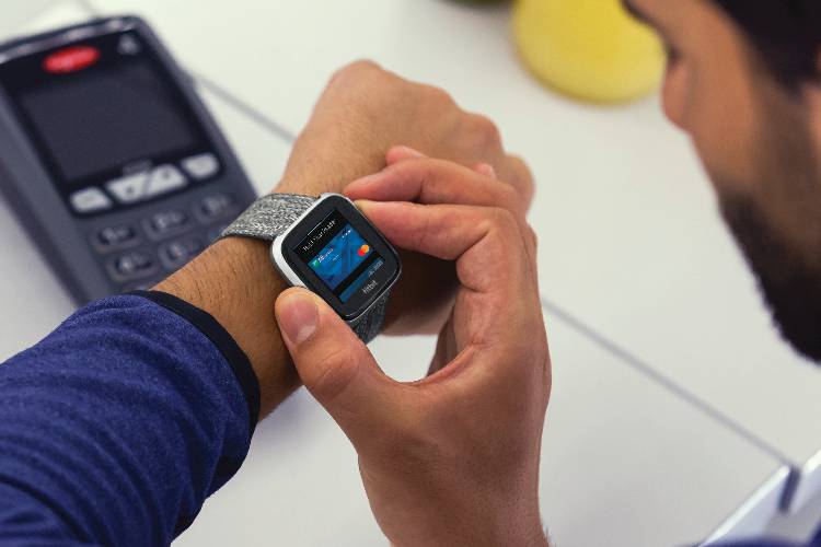 Il correntista BNP Paribas di polso paga con Fitbit Pay