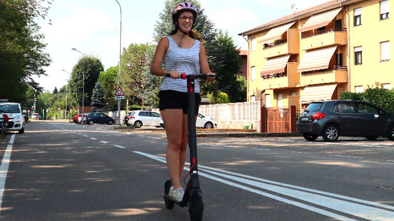 Sulla pedana Vivobike S3 Pro ogni strada è quella giusta