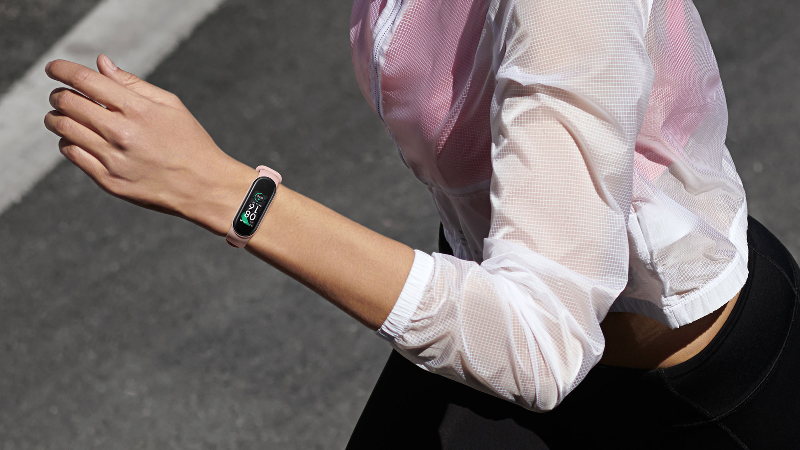Arriva Mi Band 5: la sfida sale di livello, il prezzo meno