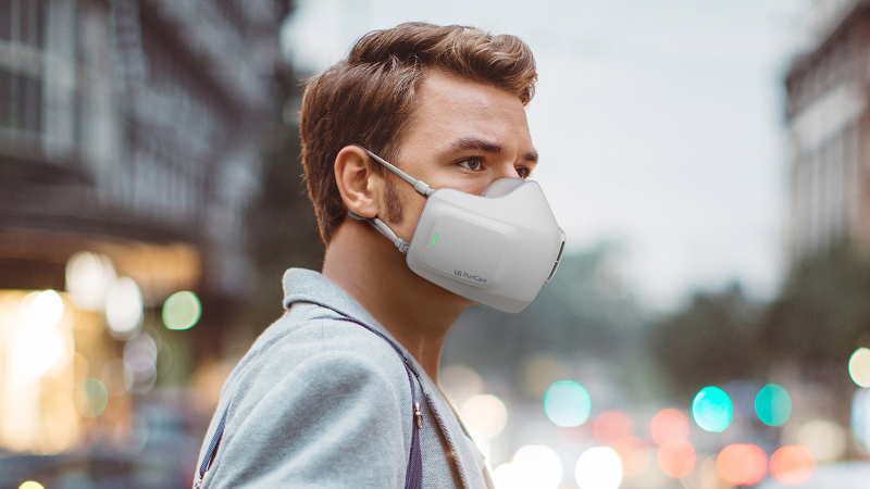 Dietro la barriera LG PuriCare Wearable Air Purifier non c’è traccia di virus