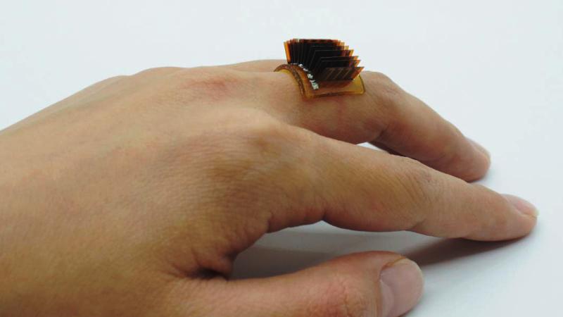 L’energia del calore umano dall’anello caricatore allo smartwatch