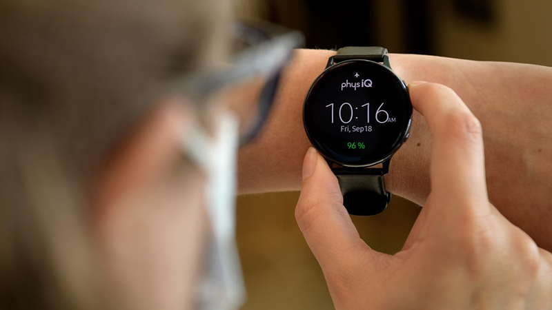Lo smartwatch pronto a fermare i virus, e non solo il Covid-19
