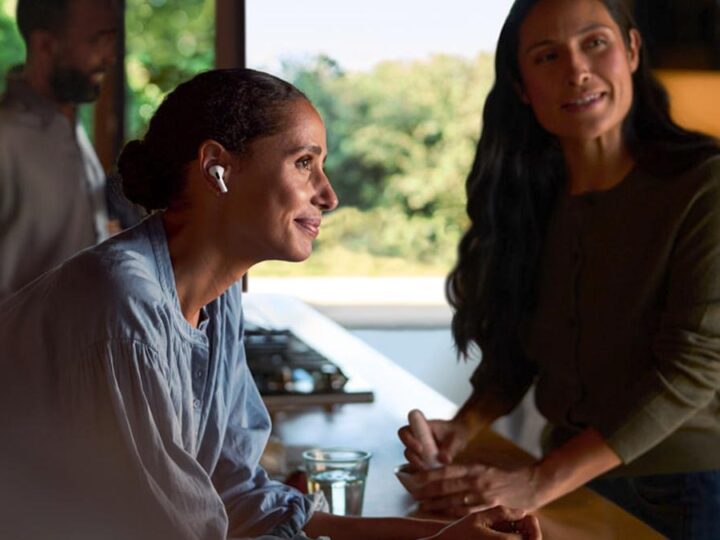 Gli Apple AirPods pronti per sfida della traduzione istantanea